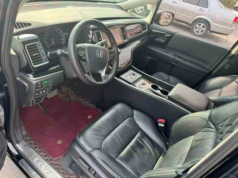 本田艾力绅 正面外观三