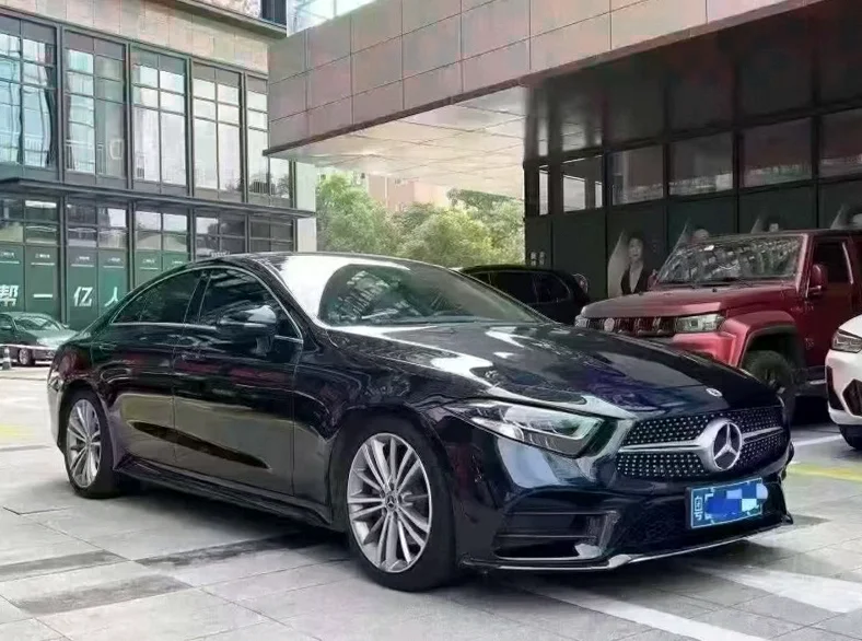 奔驰CLS 正面外观三