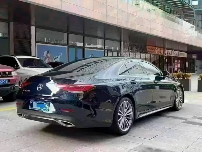 奔驰CLS 内饰后排