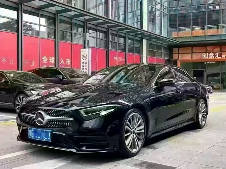 奔驰CLS 正面外观二