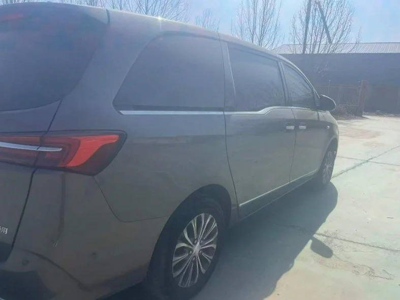 别克GL8 内饰前排