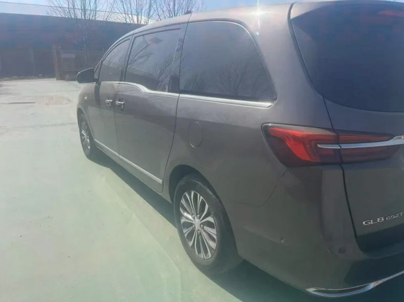 别克GL8 后面外观三