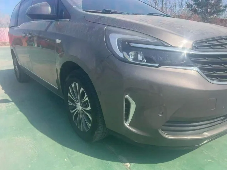 别克GL8 后面外观一