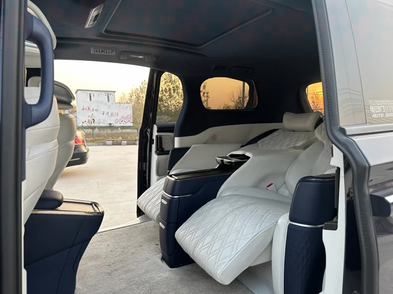 别克GL8 后面外观三