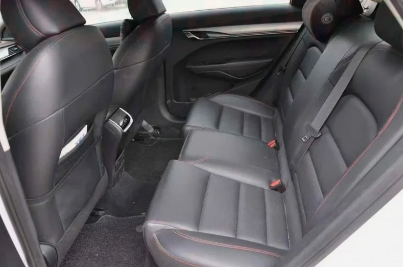 吉利缤瑞 正面外观三