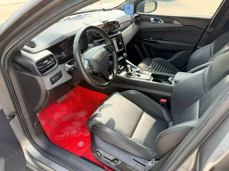 领克03 内饰后排