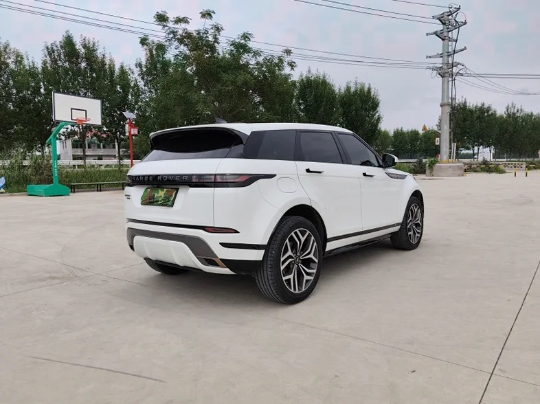 路虎极光 内饰后排