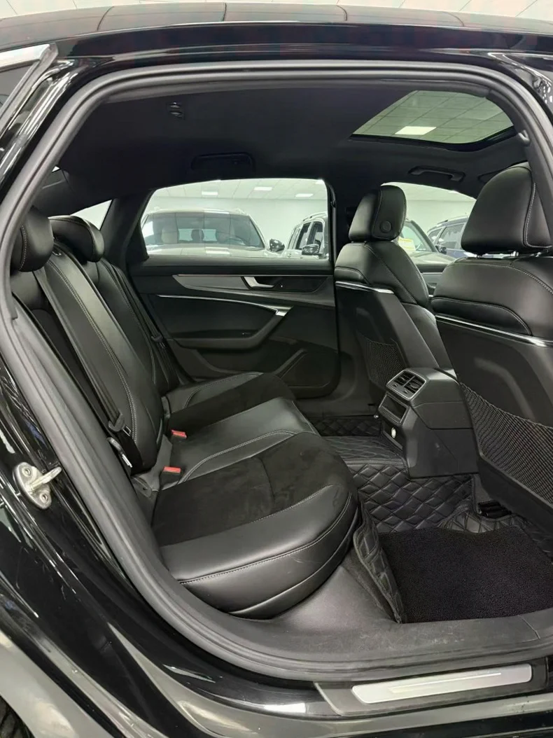 奥迪A6L 内饰前排