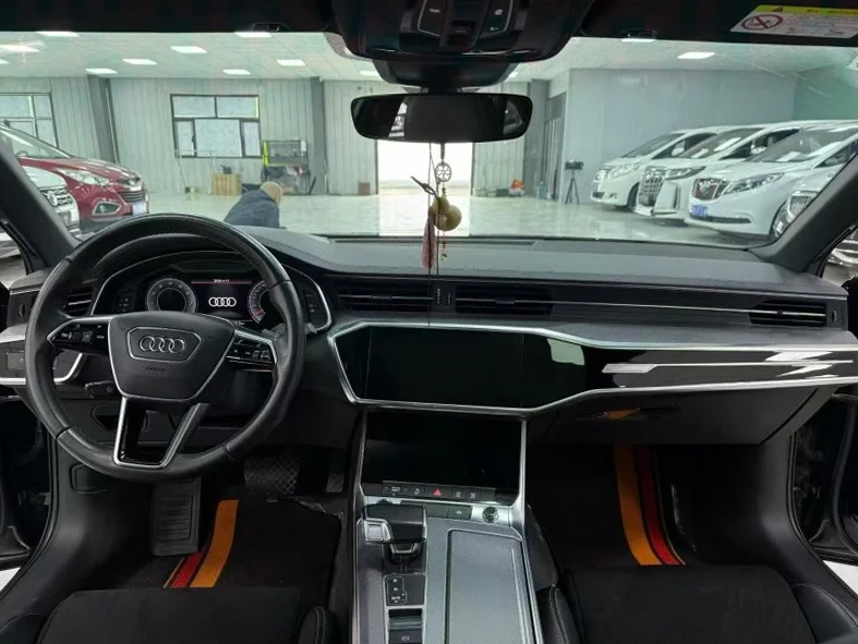 奥迪A6L 内饰后排