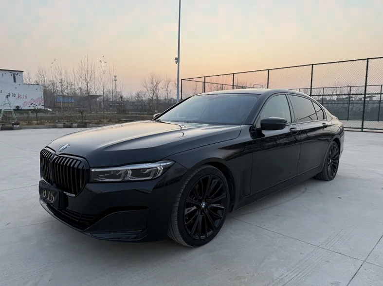 宝马7系 正面外观三