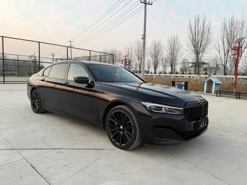 宝马7系 正面外观二