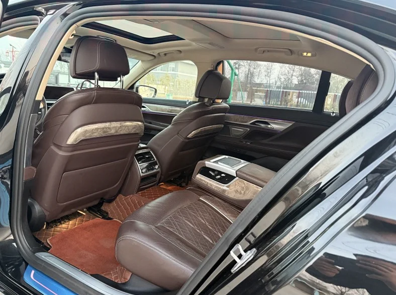 宝马7系 内饰前排