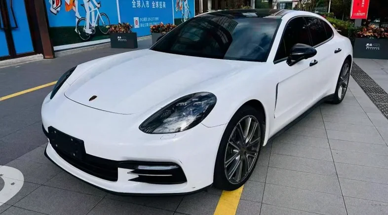 保时捷帕拉梅拉 正面外观三