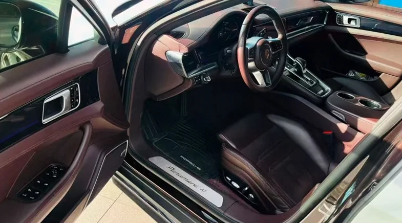 保时捷帕拉梅拉 后面外观三