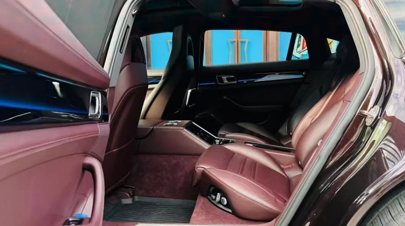 保时捷帕拉梅拉 后面外观一