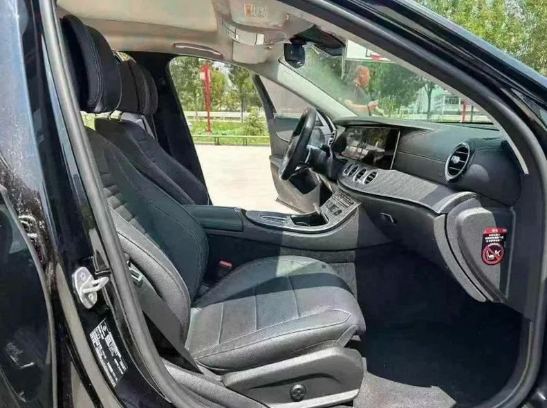 奔驰E 后面外观二