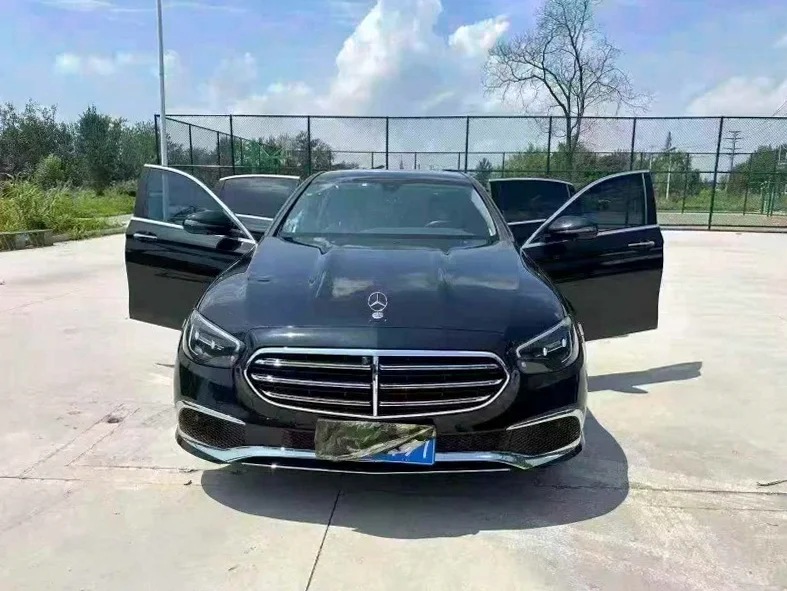 奔驰E 内饰前排