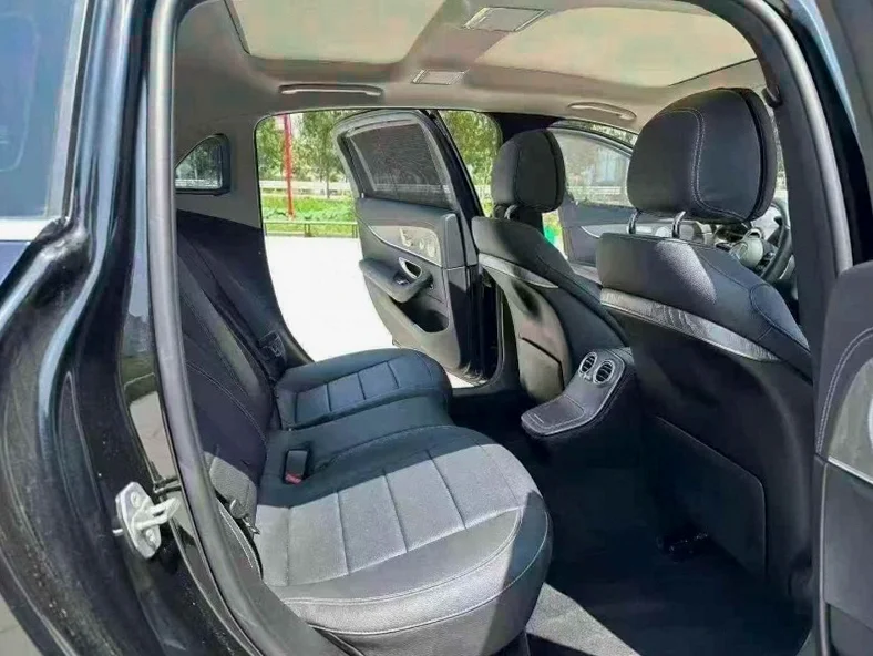 奔驰E 后面外观三