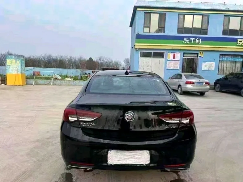 别克君威 内饰后排