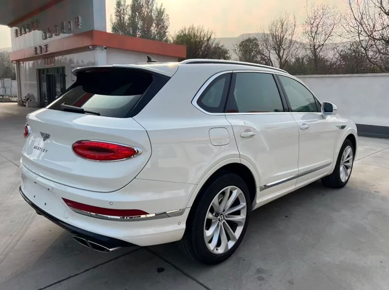 宾利添越 驾驶室