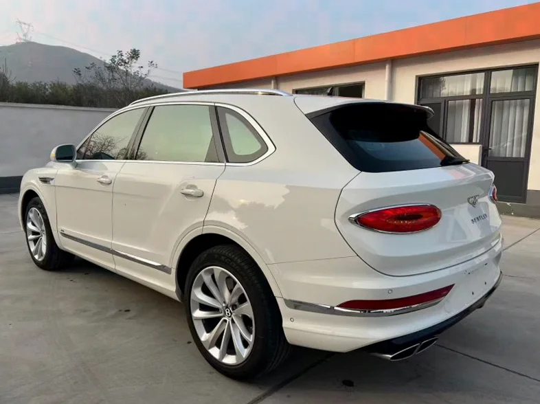 宾利添越 内饰后排