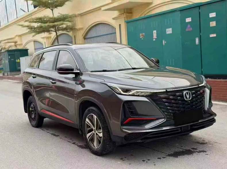 长安汽车CS75 正面外观二