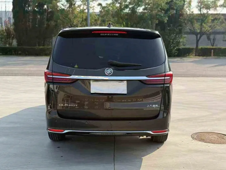 别克GL8 驾驶室