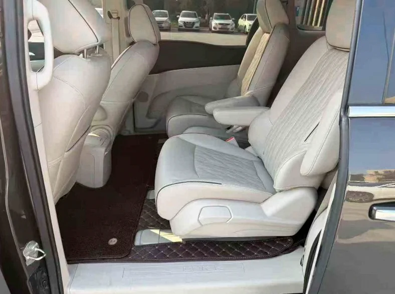 别克GL8 后面外观二