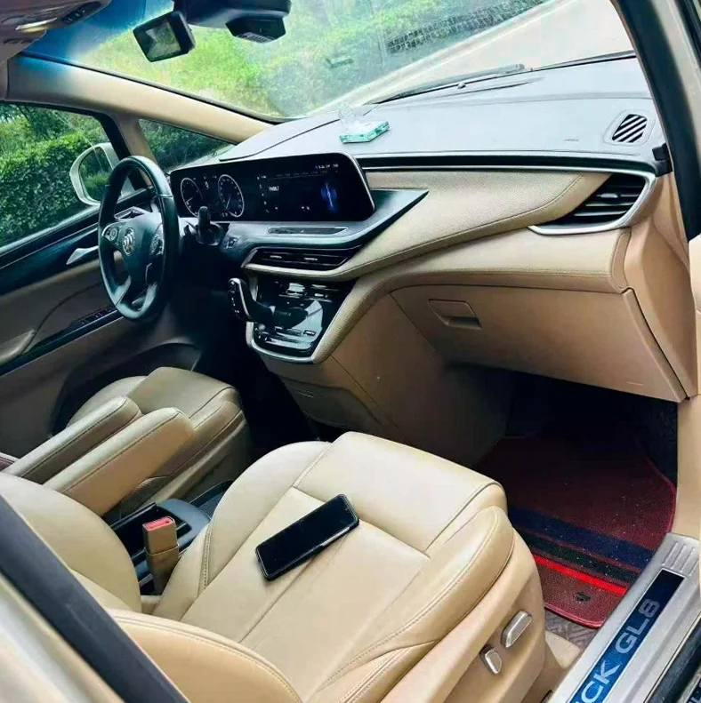 别克GL8 内饰前排