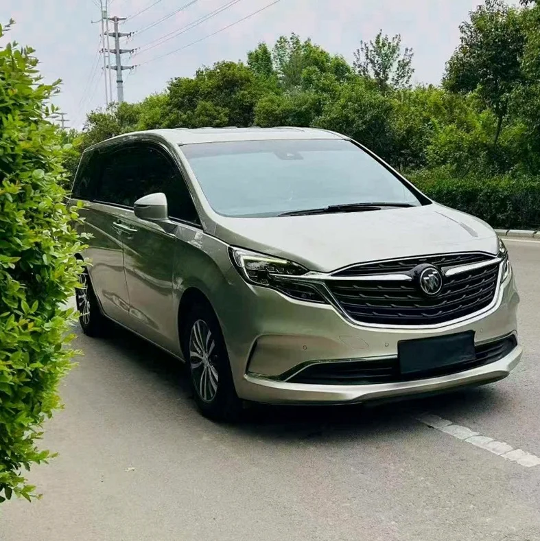 别克GL8 正面外观三