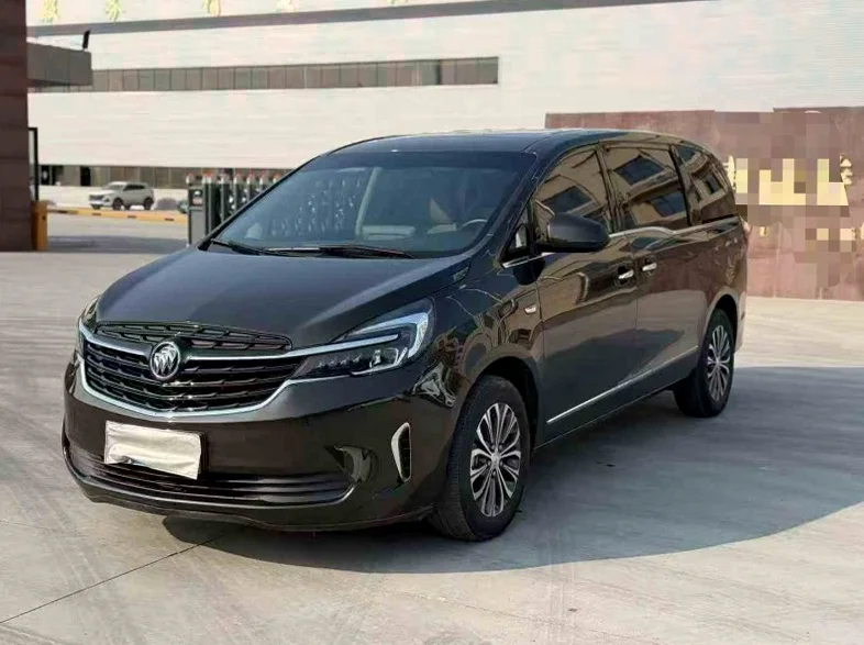 别克GL8 正面外观二