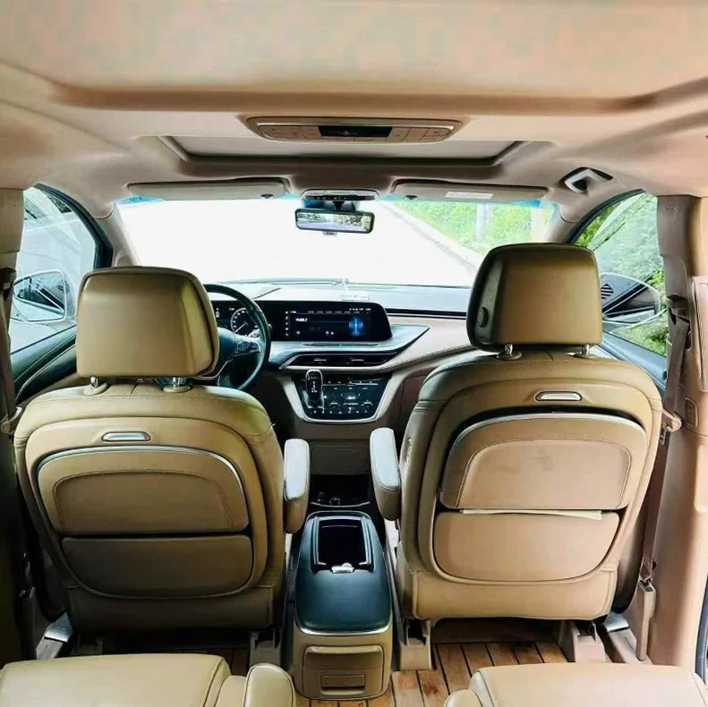 别克GL8 后面外观三