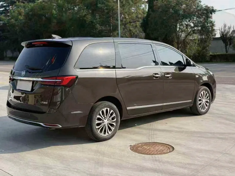 别克GL8 内饰前排