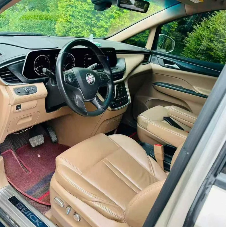 别克GL8 后面外观一