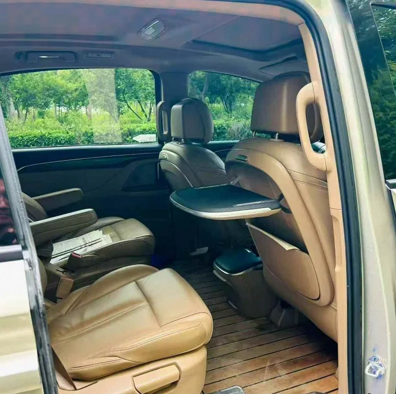 别克GL8 后面外观二