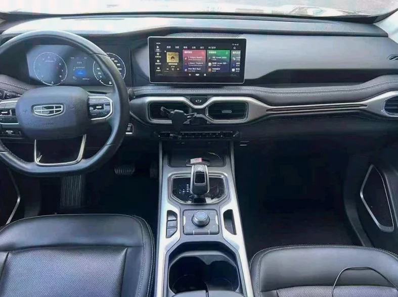 吉利豪越 后面外观一