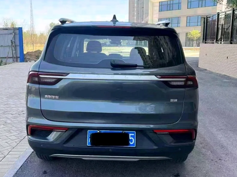 吉利豪越 内饰后排