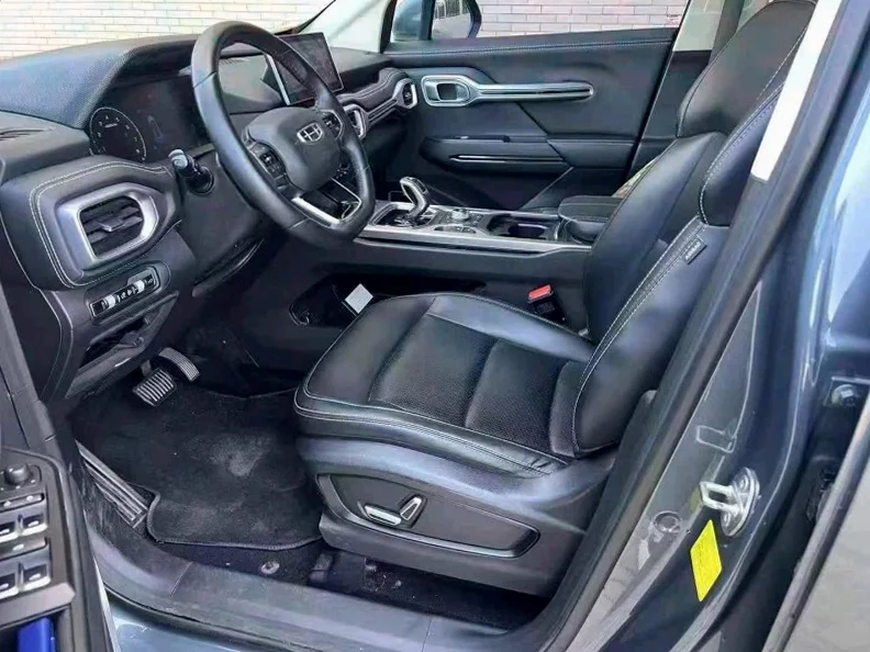 吉利豪越 后面外观三