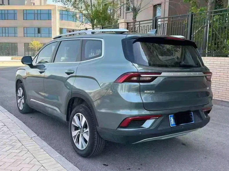 吉利豪越 内饰前排