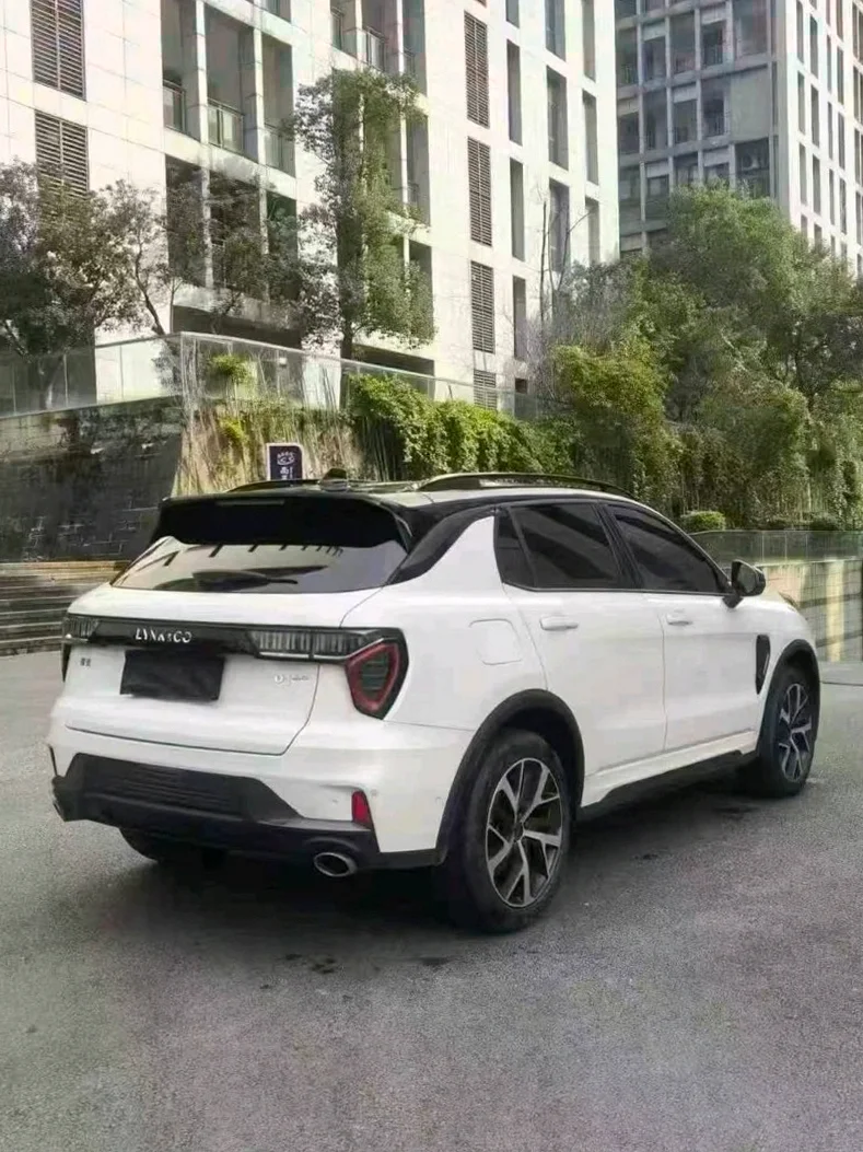 领克01 内饰后排