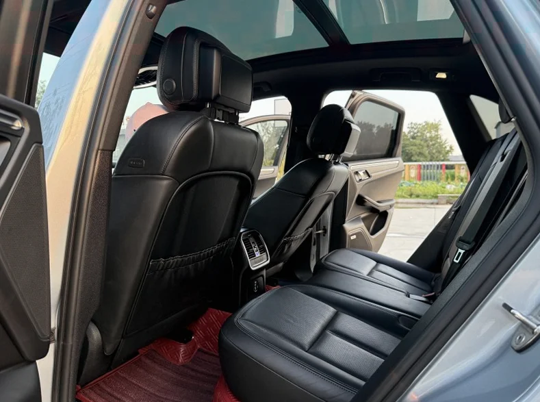 保时捷Macan 后面外观三