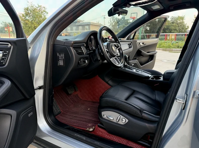 保时捷Macan 正面外观三