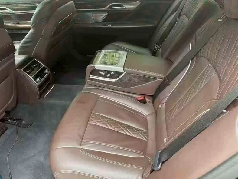 宝马7系 后面外观一