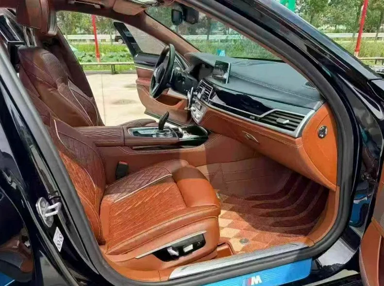 宝马7系 后面外观二