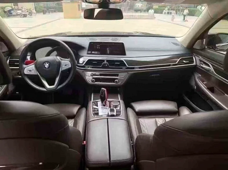 宝马7系 后面外观三