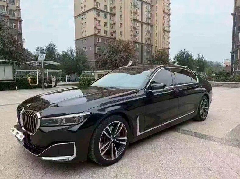 宝马7系 正面外观三