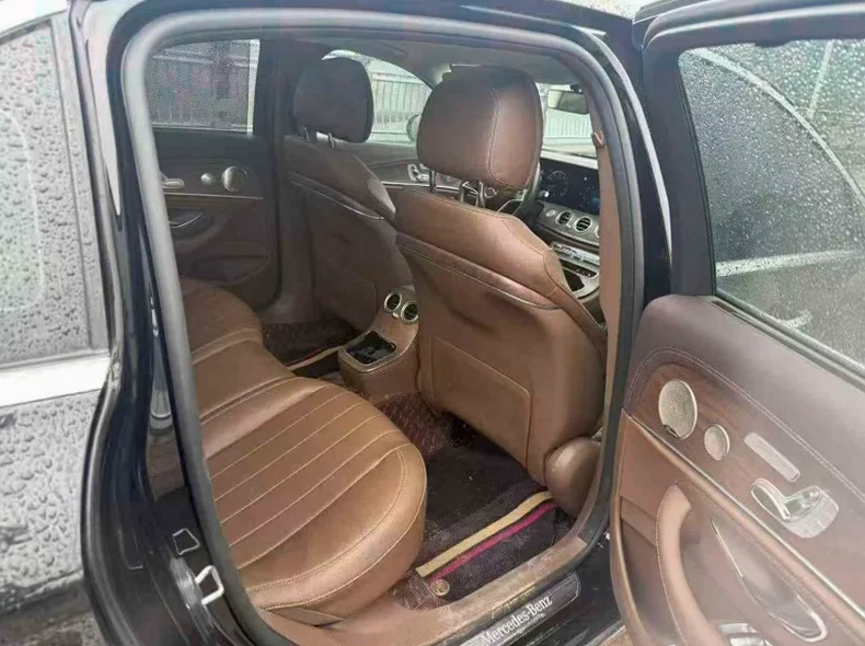 奔驰E 正面外观三