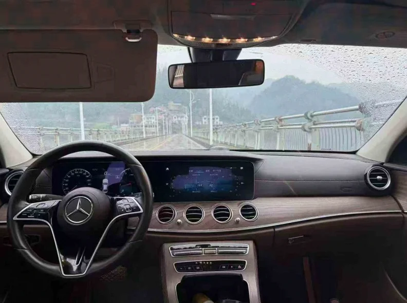 奔驰E 后面外观三