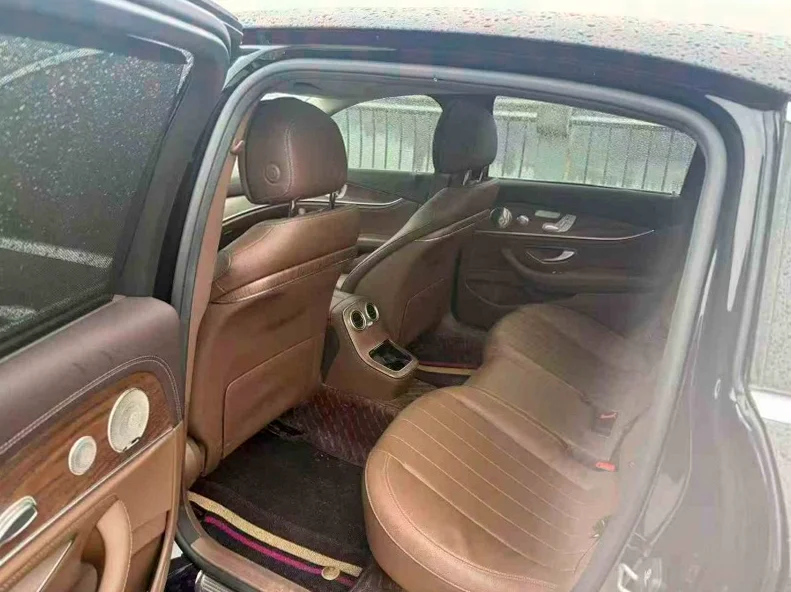 奔驰E 后面外观二