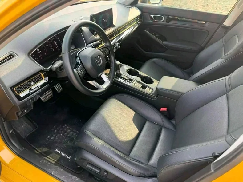 本田型格 驾驶室